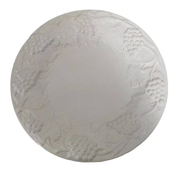 Bordallo Pinheiro White Grape Rim 9 3/8 Luncheon Plates - Set Of 2 - Excellent - Picture 1 of 6